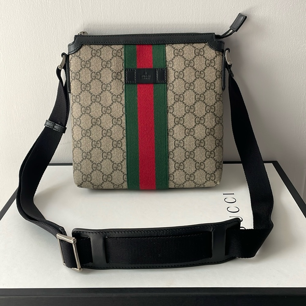 Gucci small messenger bag